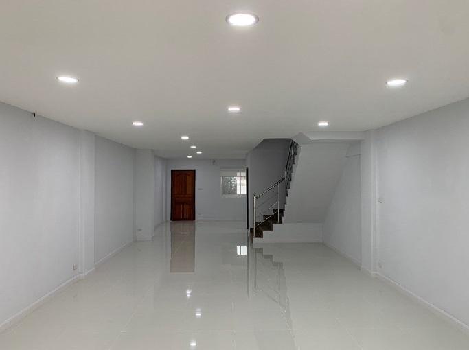 For Rent ให้เช่าทาวน์โฮม 3 ชั้น ซอยพัฒนาการ 31/1 อาคารปรับปรุงใหม่ / แอร์ 6 เครื่อง  3