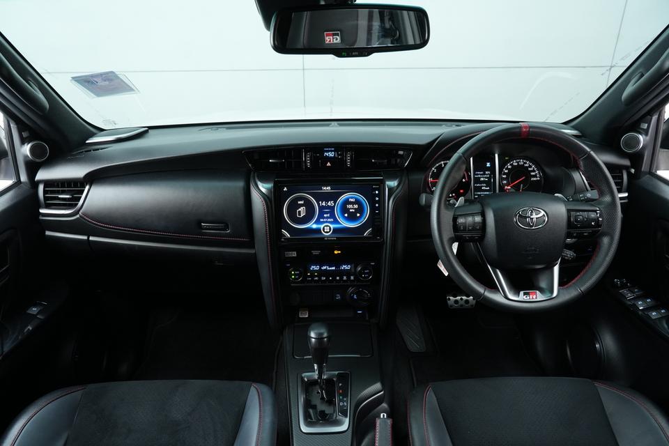 2022 TOYOTA FORTUNER 2.8 GR SPORT BLACK TOP 4WD SUV สีขาว-ดำ เลขไมล์ 27929 กม. 8