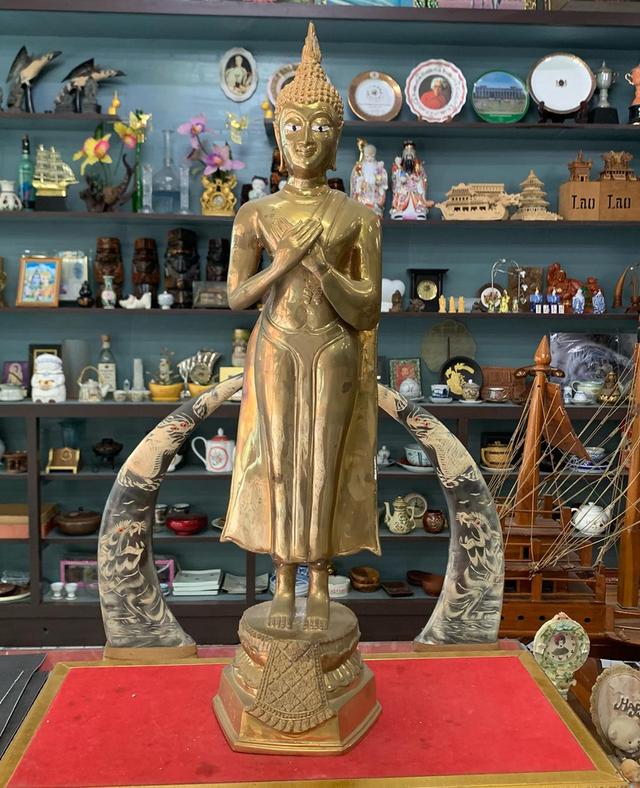 พระพุทธรูป องค์ใหญ่ เนื้อทองเหลือง 4