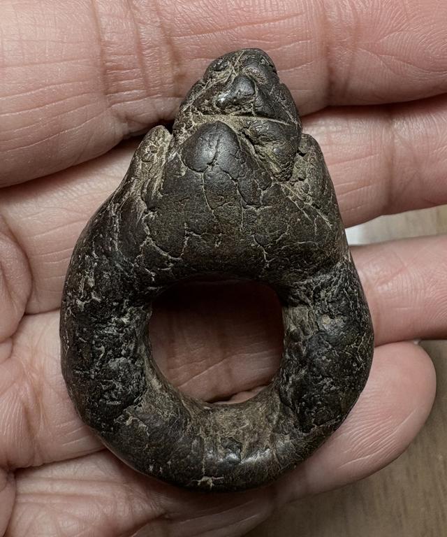 เครื่องรางของขลัง แหวนพระปิดตา เนื้อผงคลุกรักเก่า ไม่ทราบที่