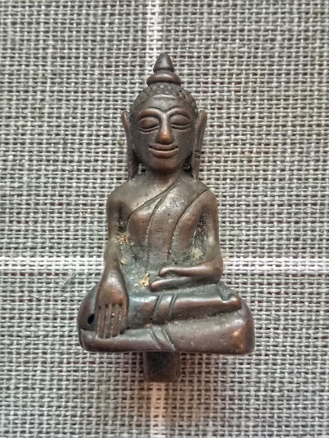 พระยอดธงพิมพ์เชียงแสน