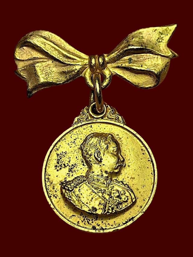 เหรียญรัชกาลที่ 5 โรงเรียนนายร้อย จปร ปี 20 ครบรอบ 90 ปี พิมพ์เล็ก กระไหล่ทอง มีโบว์ หายาก เดิมๆ
