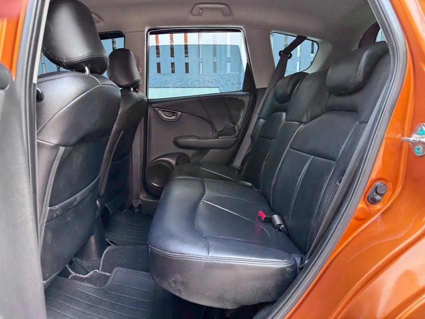 HONDA JAZZ 1.5SV TOP MC แล้ว HATCH BACK 5 ประตู ปี 2012 รถบ้านมือเดียว สภาพดี 17
