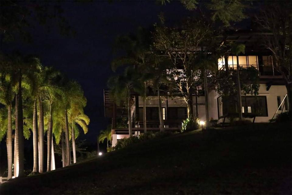 ขายบ้านบนเนินเขา ติดน้ำ บ้านพักตากอากาศเขาใหญ่ บ้านเขาใหญ่บนเนิน วิวเขาสวยมาก เนื้อที่ 1 ไร่ 2 งาน ติดเส้น 3052 โป่งตาลอง ใกล้ทอสคาน่า วเขาล้อมรอบ 13