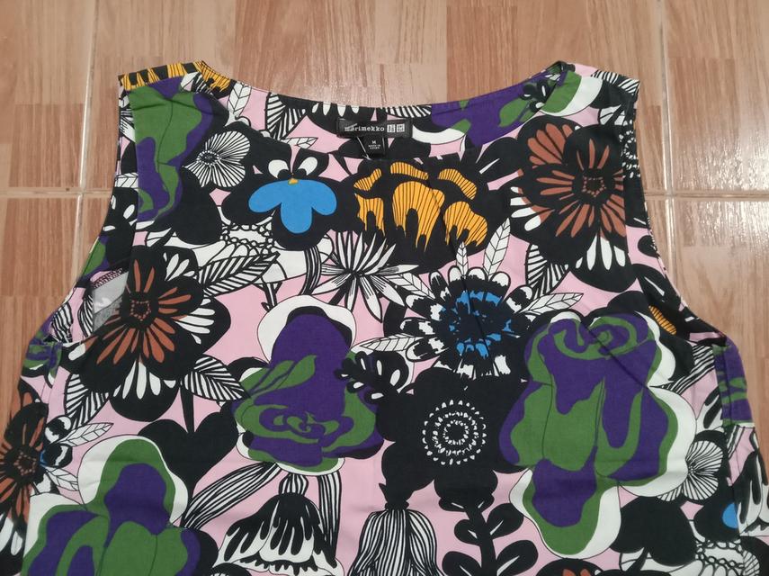 marimekko x UNIQLO เสื้อแขนกุดทรงครอป ลายดอกสีสดใส ไม่ซีดเก่า ผ้าคอตต้อน สภาพดีมาก ไม่มีตำหนิ รูปย่อยที่ 2