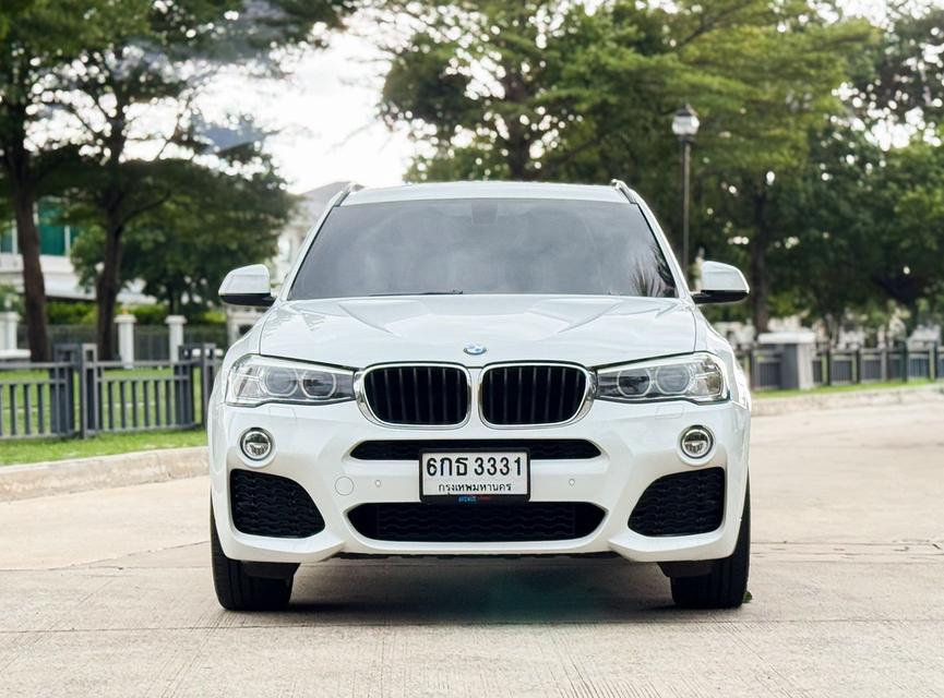 BMW X3 xDrive20d M-Sport (F25) ปี 2017 สีขาว รถมือเดียวออกศูนย์ BMW Thailand ดีเซลล้วน โฉม LCI หลังคาแก้ว รูปที่ 2