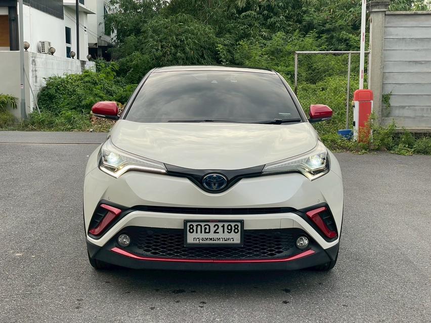 Toyota C-HR Hybrid 1.8 Hi HV Top ปี 2022 (Y22 Wagon 4dr CVT FWD)สีขาวมุก | เกียร์ออโต้ | เครื่องยนต์ไฮบริดสุดประหยัด