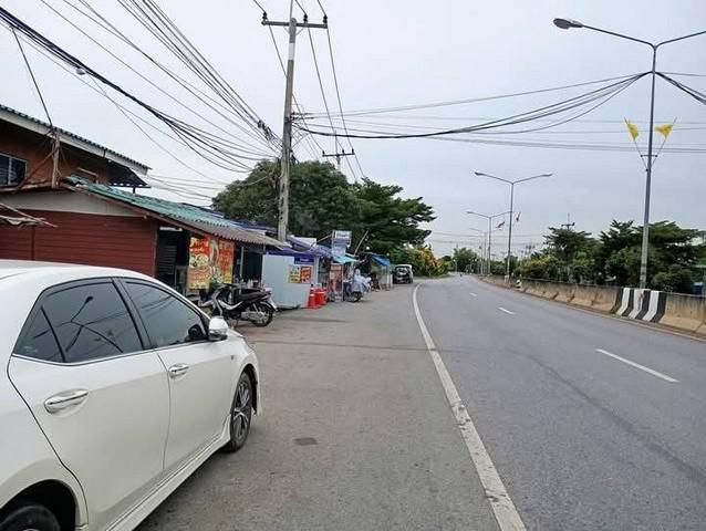 ที่ดินพร้อมสิ่งปลูกสร้าง ติดถนน 4 เลน ถนนบางปะอินสายใน ราคาไม่ถึงล้าน น้ำท่วมไม่ถึงบ้าน ทำเลสามารถเปิดร้านเล็กๆได้ 4