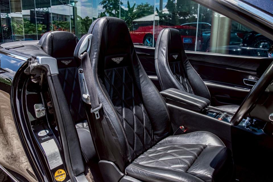 Bentley Continental GTC Speed 2010 สีดำ รถแท้นำเข้าแบบ 32 เล่มลงตรงรุ่น gtc รูปที่ 13