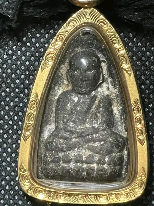 หลวงปู่ทวดเลี่ยมทอง
