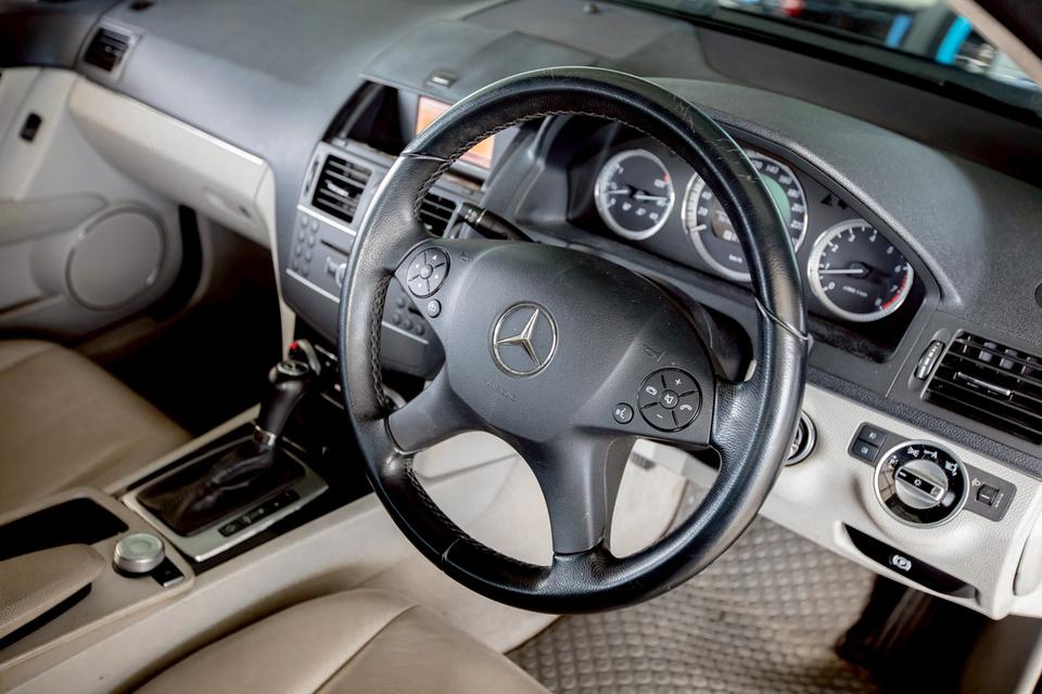 Benz C200 CGI BE ปี 2011 สีดำ มือเดียวป้ายแดง 12