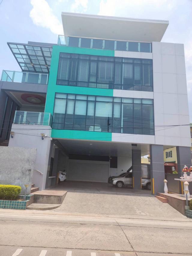 สำนักงาน 4 ชั้น  ย่านปากเกร็ด ติดถนนติวานนท์ 1
