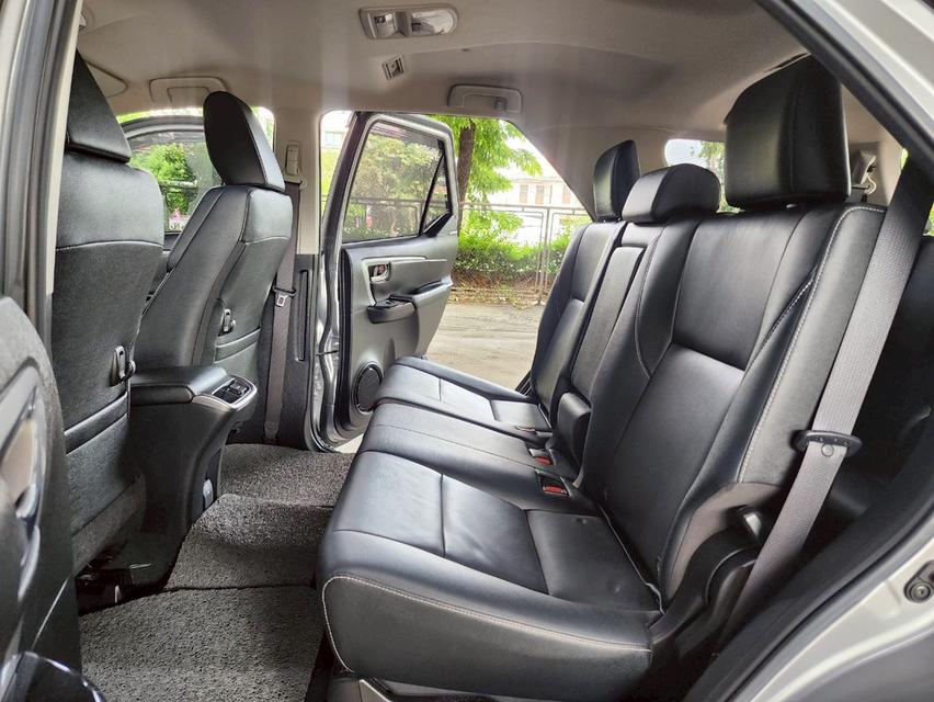 ขายรถ Toyota Fortuner 2.4V 2wd ปี 2023 สีเทา เกียร์ออโต้ 10