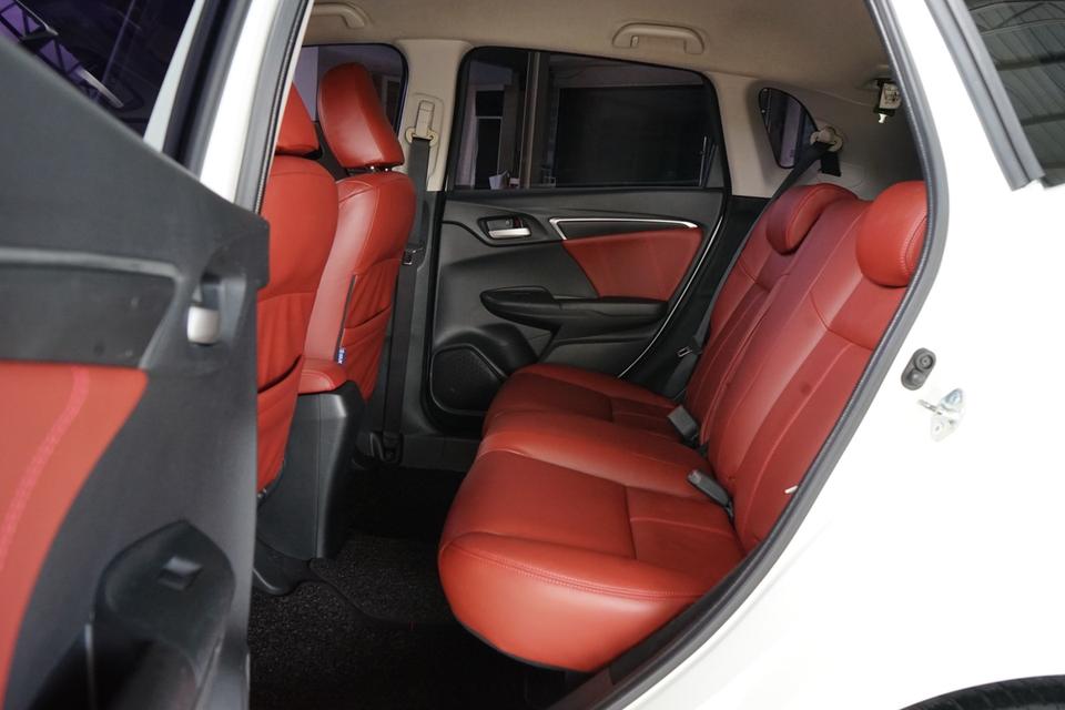 2014 HONDA JAZZ 1.5SV 10