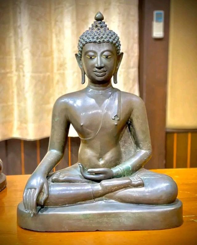 พระบูชาเก่าหน้าตัก  7 นิ้ว