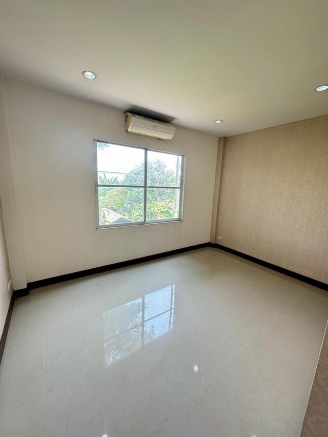 ขายถูก ทาวน์โฮม modern town เอกชัย46 ห้องมุม 3 ชั้น 24.8ตรว. บ้านทำใหม่ ขายราคาถูก 4