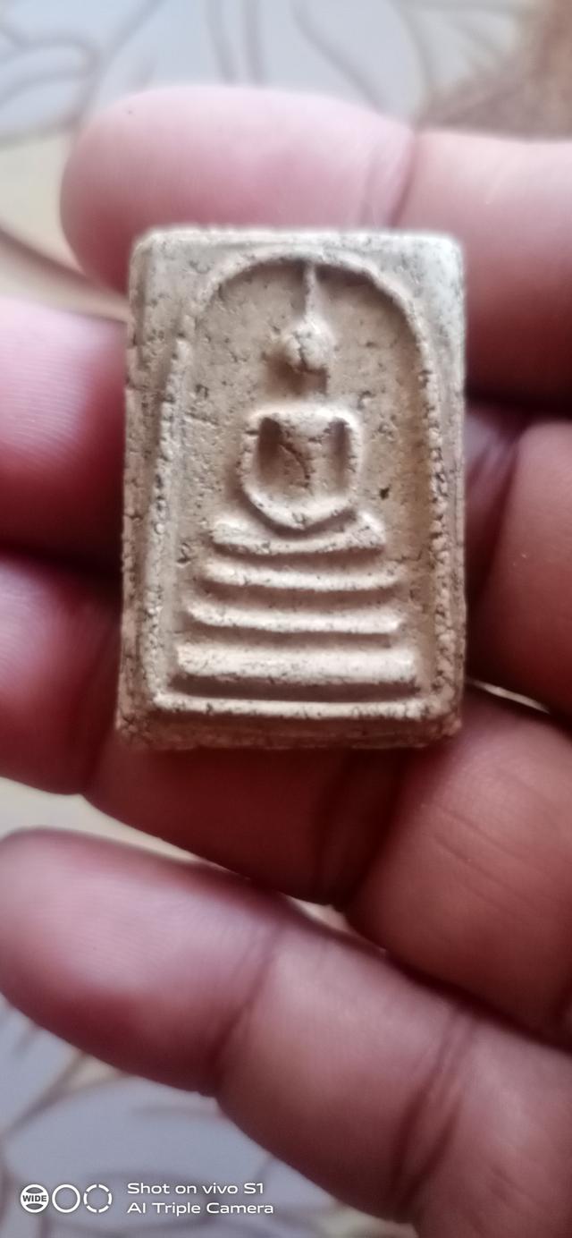 พระสมเด็จเนื้อเก่าจัด แห้งๆ