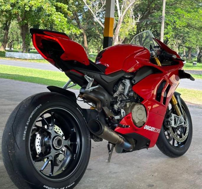 มอเตอร์ไซค์ Ducati Panigale V4S 4