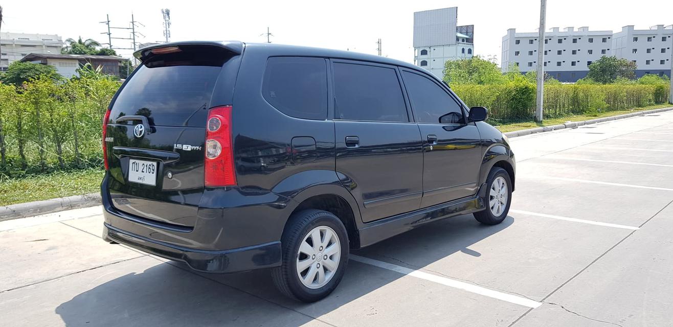 TOYOTA  AVANZA 1.5 J 3