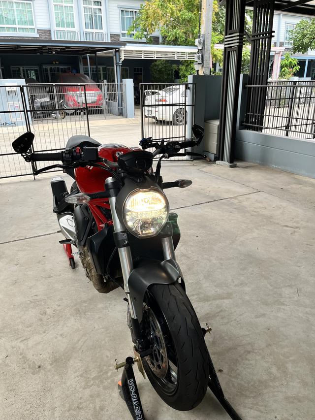 Ducati Monster 821  2