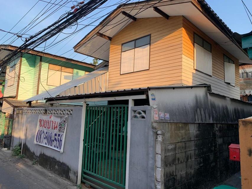 ขายบ้านเดี่ยว 2 ชั้น ครึ่งปูน ครึ่งไม้ รถยนต์จอดในบ้านได้ ใกล้รถไฟฟ้าสามแยกไฟฉาย และโรงพยาบาลศิริราช 2