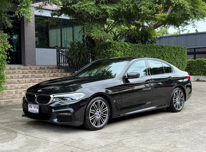 2019 BMW 530e MSPORT รถมือเดียวออกป้ายแดง รถวิ่งน้อยเพียง 90,000 กม รถเข้าศูนย์ทุกระยะ ไม่เคยมีอุบัติเหตุครับ 4