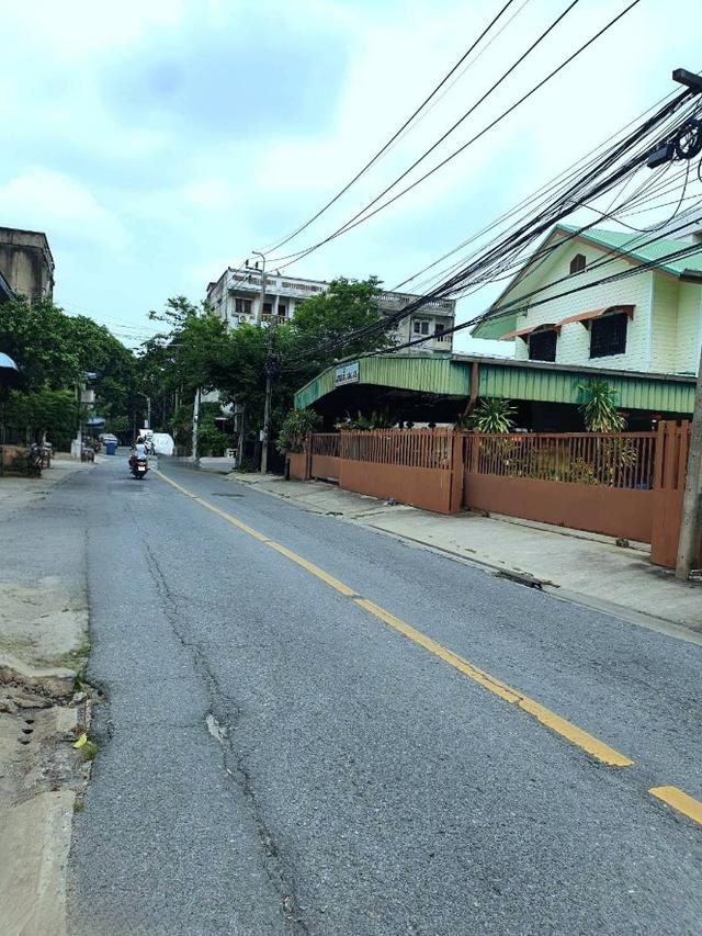 ขายด่วน..ที่ดินเทคอนกรีต/เทปูนเต็มพื้นที่ 70 ตรว. ทำเลทอง ติดถนนโกสุมรวใจ เดินทางสะดวกหลายช่องทสง 6