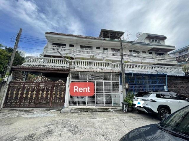 ให้เช่าทาวน์เฮาส์ 4 ชั้น ใจกลางห้วยขวาง 7 ห้องนอน ใกล้ MRT สุทธิสาร เดินเพียง 5 นาที 8