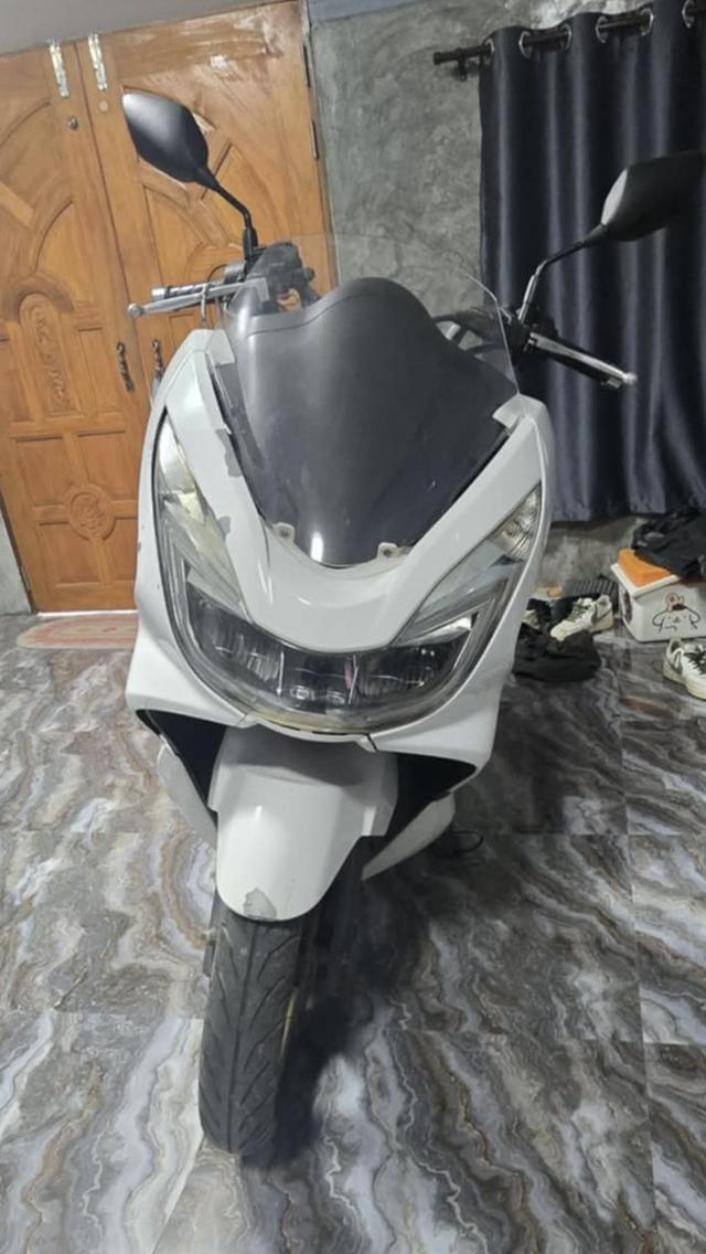 ขาย Honda pcx 150 ปี 2017 ขาวส้ม (รถมือเดียวเจ้าของขายเอง) ยางเต็มๆ ราคา 45,000บ. พร้อมโอน เครื่องเดิม ไม่เคยล้ม ไม่เคยชน  มีเล่มเอกสารครบพร้อมชุดโอน รูปที่ 2