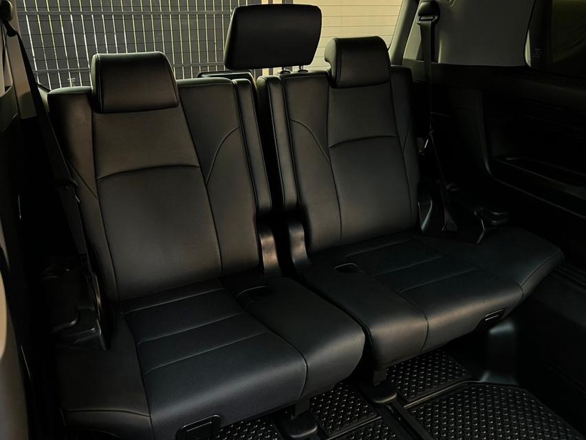 Toyota VELLFIRE 2.5 ZG Edition Van 10