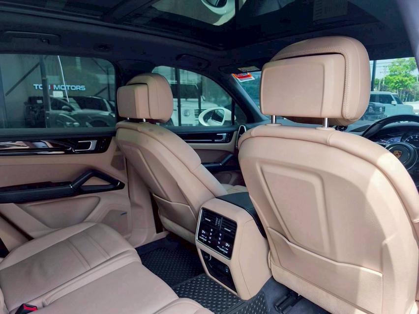 รหัสรถ  KPV53 2025 PORSCHE CAYENNE 3.0 HYBRID COUPE สีใหม่ Moonlight Blue  5