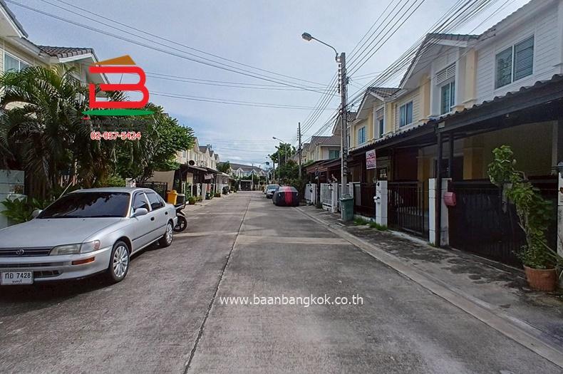 ทาวน์เฮาส์ หมู่บ้าน พฤกษาวิลล์ วงแหวน-พระราม 2 (ใกล้เซนทรัลพระราม 2) เนื้อที่ 17.5 ตรว. ถนนพระราม 2 แขวงแสมดำ เขตบางขุนเทียน 2