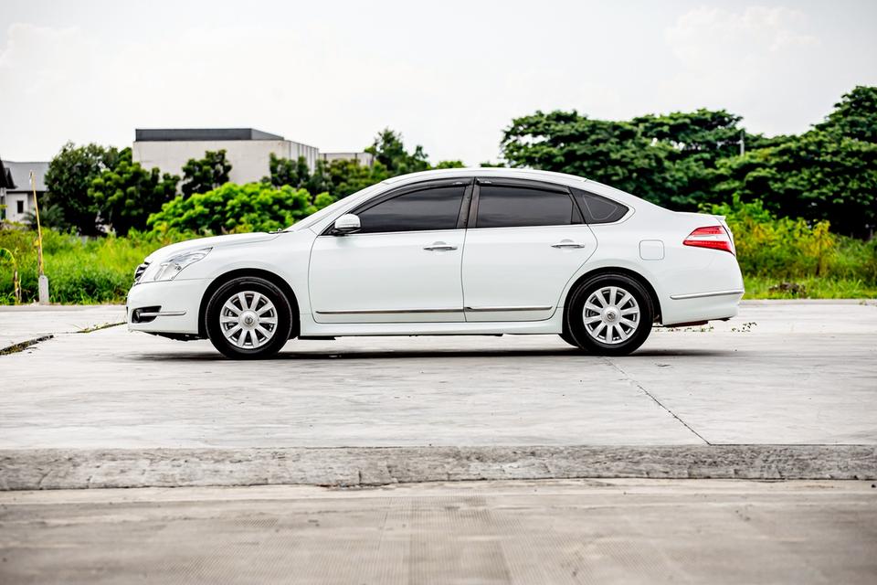 Nissan Teana 200XL สีขาว ปี 2011 ภายในดำ  9