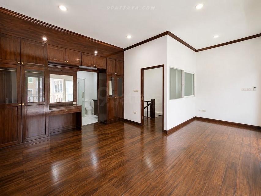 For Rent — 4-Storey Commercial Building on Pratumnak Soi 5, Pattaya 300sqm 3 bedrooms 5 bathrooms walkable to the beach 4
