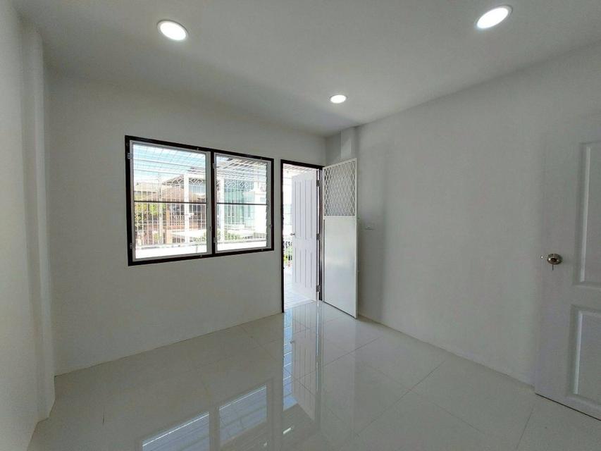 ขายทาวน์เฮ้าส์ 2 ชั้น รีโนเวทใหม่ หมู่บ้านรินรดา ซอยนวลจันทร์ 24 เขตบึงกุ่ม  ขนาด 28.5 ตร.ว. ใกล้แฟชั่นไอส์แลนด์ 10