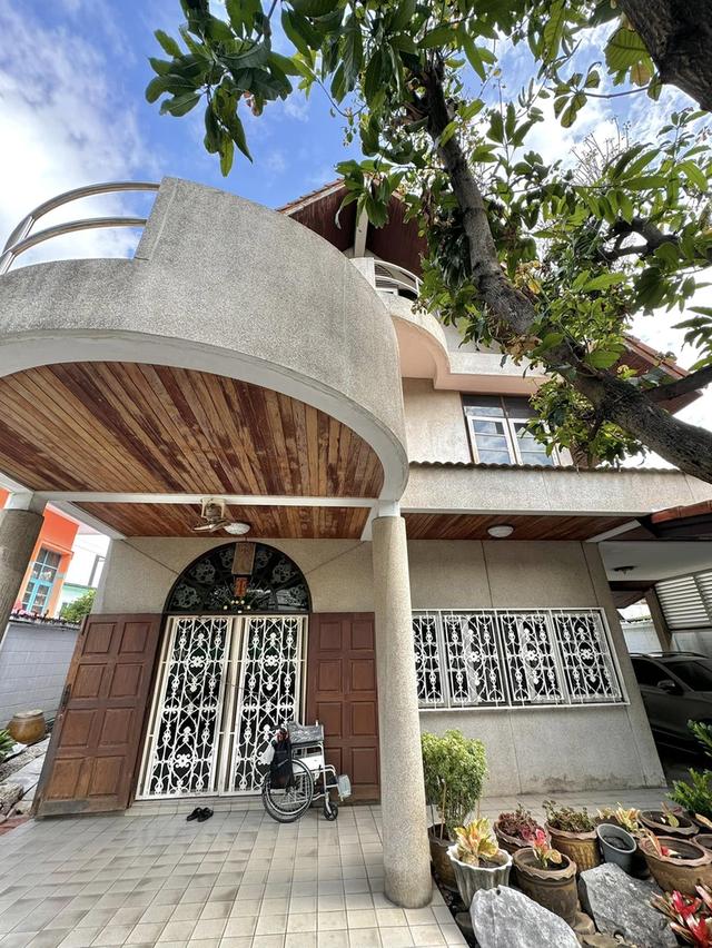 ขายบ้านเดี่ยว 3 ชั้น บรรยากาศส่วนตัวสุดๆ ใจกลางย่านสาทร-นราธิวาสฯ ใกล้โรงเรียนชั้นนำ และห้างครบวงจร