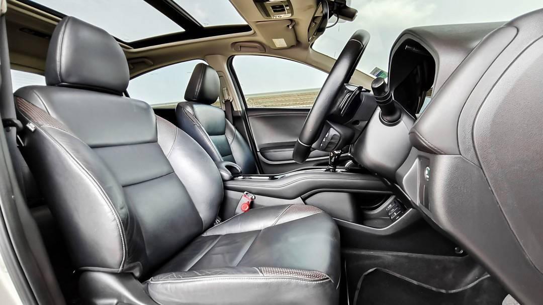 HONDA HR-V 1.8EL Sunroof TOP ปี 2015 จด17 รถสวยถูกตา ราคาถูกใจ 5