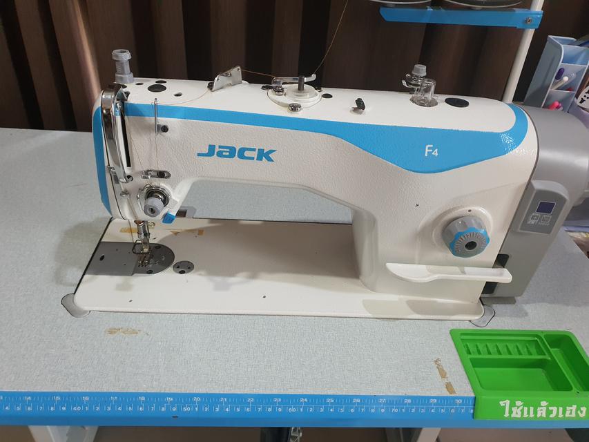 จักรเย็บผ้าอุตสาหกรรม JACK - F4 1