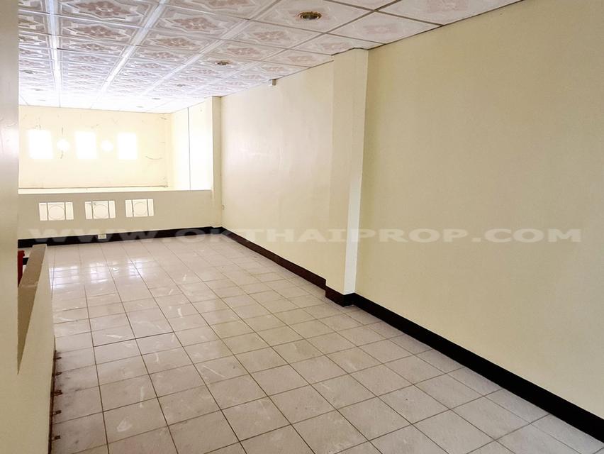 อาคารพาณิชย์ ( นวนคร ) ถ.พหลโยธิน ต.คลองหนึ่ง อ.คลองหลวง จ.ปทุมธานี 3