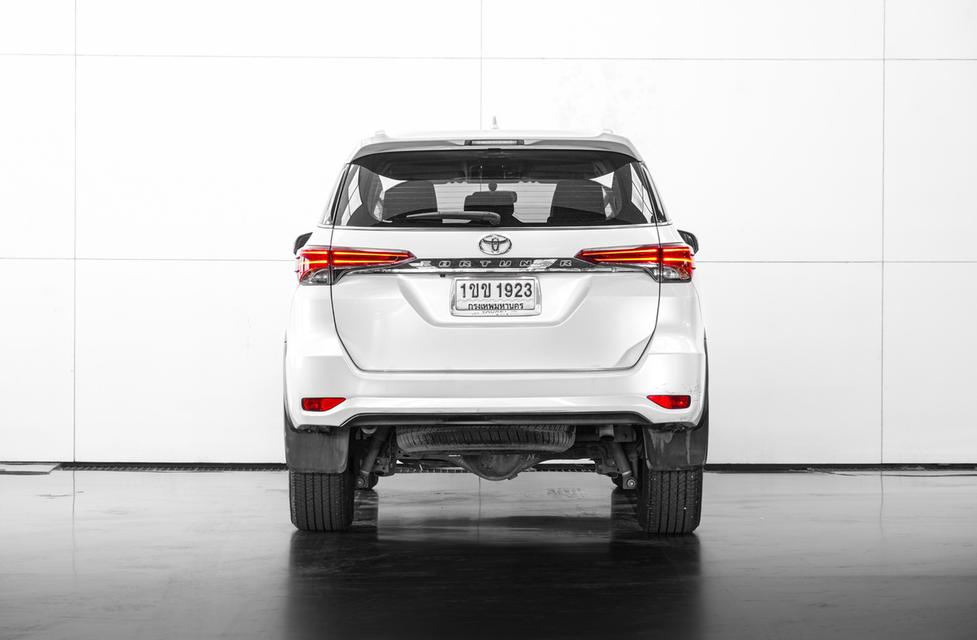2020 TOYOTA FORTUNER 2.4 V 2WD SUV สีขาว เลขไมล์ 118221 กม. 6