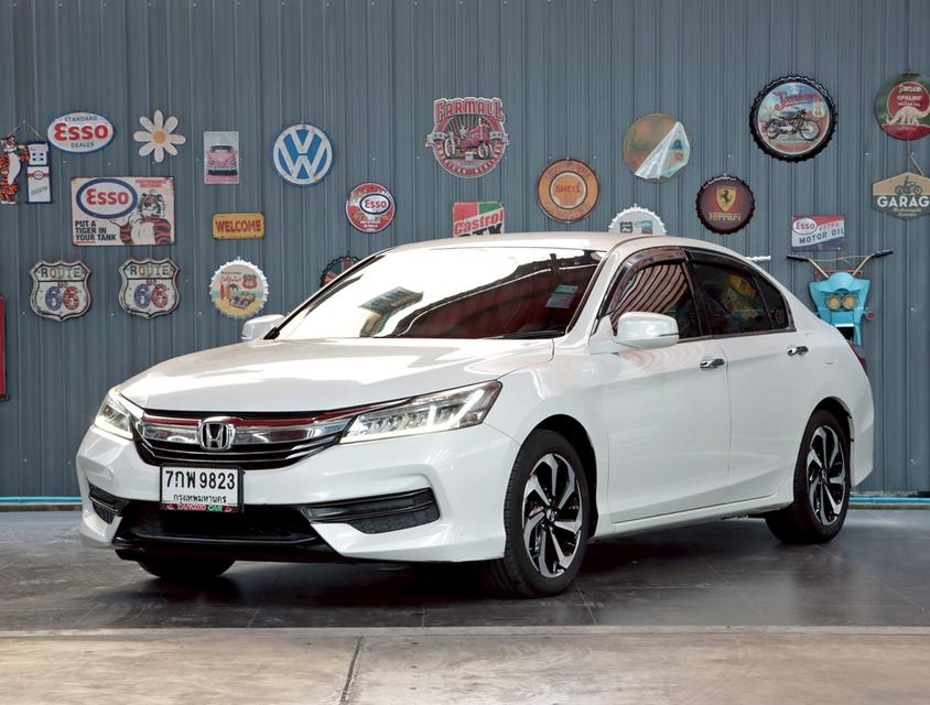 HONDA ACCORD 2.0 E i-VTEC ปี2018 รถบ้านแท้  สภาพกริ๊บๆ ใช้งานน้อย 