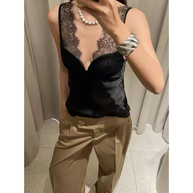 พร้อมส่ง bustier topเสื้อซาตินอกเเต่งลูกไม้ งานซาตินพรีเมี่ยมเนื้อดี สายเลื่อนได้ด้านหลังซิปซ่อนข้างอก 32-36ยาว19สีดำ รูปย่อยที่ 2