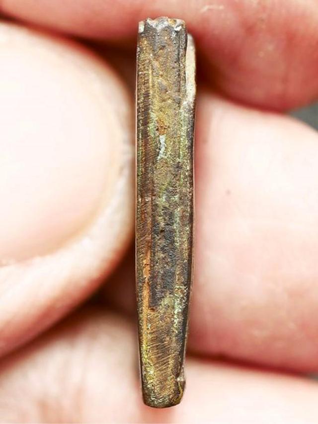 เหรียญหล่อโบราณ หนุมานแบกแท่น หลวงปู่ศุข หลังมีจาร...สวยแชมป์ รูปที่ 10