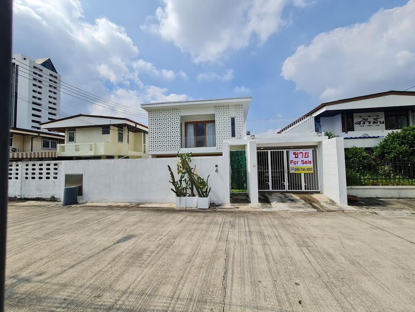 ขายด่วน (จะย้ายไปต่างประเทศ) บ้านสวยพร้อมอยู่ 60 ตรว. Minimal Style by Renos หมู่บ้านเสรี-รามคำแหง-พระราม 9 (Seri Village Ramkhamhaeng-Rama9 ) 10