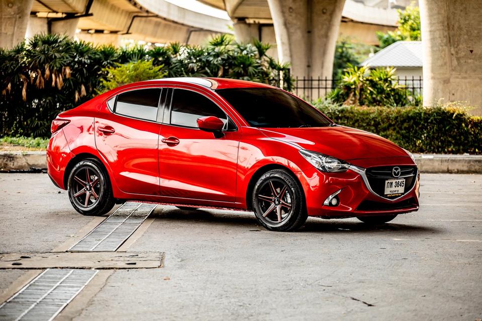 Mazda2 1.5 XD Highplus Sedan ดีเซล รุ่นท๊อป ปี 2015 สีแดง