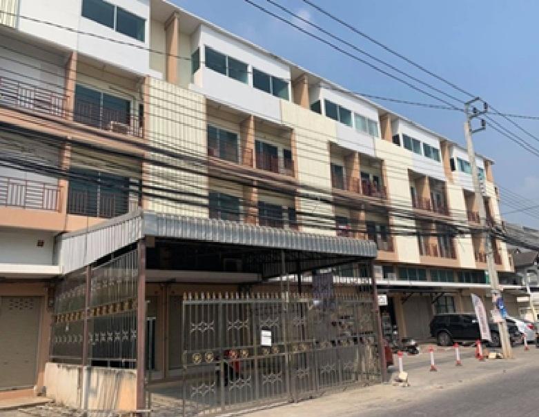 ให้เช่าอาคารพาณิชย์ 2 คูหา 4.5 ชั้น ริมถนนลาดกระบัง เข้าซอยไม่ลึก แอร์ 10 เครื่อง จอดรถในรั้ว 2 คัน 1