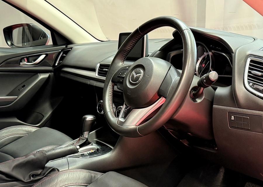 2016 MAZDA 3 2.0S 5 ประตู รถมือเดียวออกป้ายแดง รถวิ่งน้อยเพียง 90,000 กม รถเข้าศูนย์ทุกระยะ ไม่มีอุบัติเหตุครับ 10