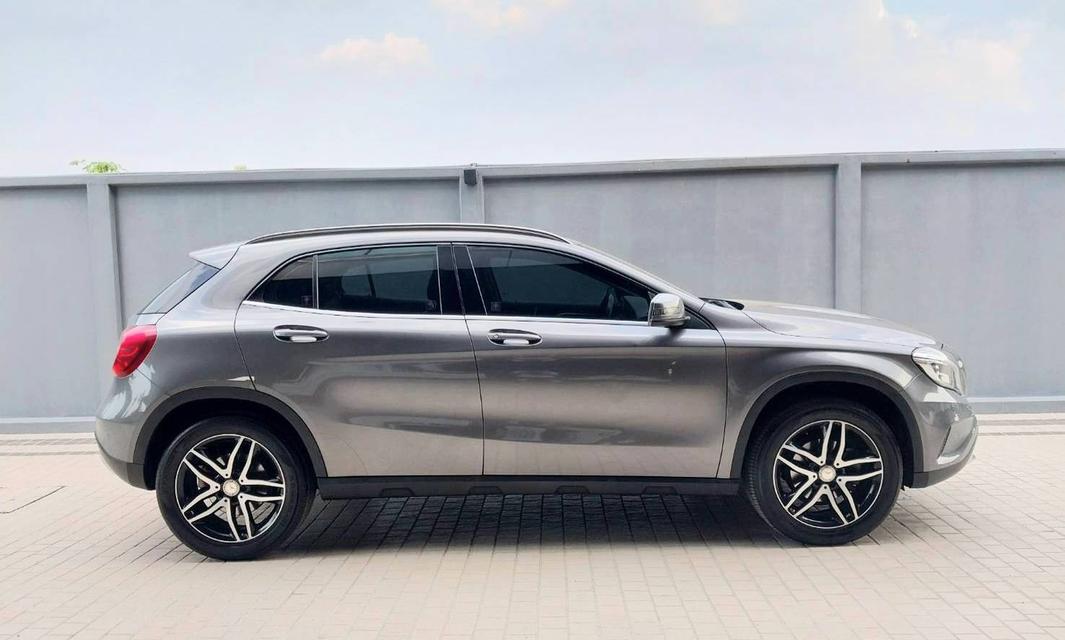 2015 Benz GLA200 สีเทา รูปย่อยที่ 3