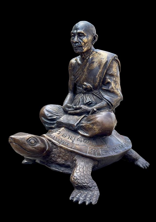 รูปหล่อหลวงปู่หลิว วัดไร่แตงทอง หน้าตัก5นิ้ว ปี35 เนื้อทองเหลืองรมดำ สีมันปู 3