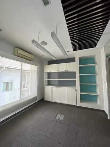ให้เช่าโฮมออฟฟิศ 4 ชั้น 24 ตรว. 5 ห้องทำงาน 4 ห้องน้ำ ใกล้บิ๊กซีลาดพร้าว มีเฟอร์นิเจอร์สำนักงาน 2